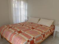 Posteľ alebo postele v izbe v ubytovaní Confortable F3 avec balcon/terrasse en centre-ville, proximité cures, parking, ascenseur, pour 4 pers. - FR-1-703-88