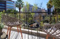 Balkón nebo terasa v ubytování Acropolis Deluxe 2BR Apartment