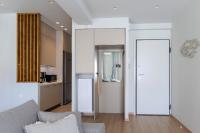 Kuchyň nebo kuchyňský kout v ubytování Acropolis Deluxe 2BR Apartment