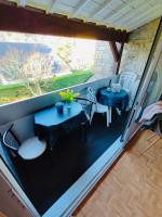 Posedenie v ubytovaní Appartement duplex hyper bien placé plages à 2 pas Carnac plage