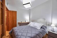 A bed or beds in a room at Deluxe Apartment Granada