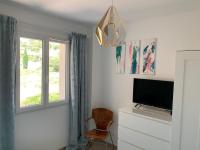 Telewizja i/lub zestaw kina domowego w obiekcie Villa Sirène-Urlaub in der Provence-Côte d'Azur