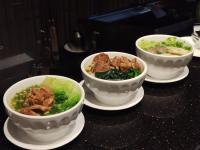 Jídlo v hotelu nebo okolí