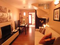 Telewizja i/lub zestaw kina domowego w obiekcie Apartments Villa Markiz