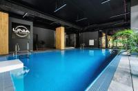 Basen w obiekcie RS SUITES PRESTIGE Racławickie 10 "best view" HOME & SPA lub w pobliżu