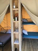 Posteľ alebo postele v izbe v ubytovaní Le Camping de Cucugnan