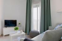 Televízia a/alebo spoločenská miestnosť v ubytovaní HOMEABOUT Juan de Austria Apartments