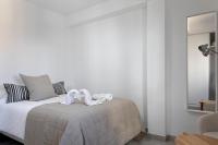 Posteľ alebo postele v izbe v ubytovaní HOMEABOUT Juan de Austria Apartments