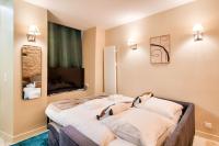 Posteľ alebo postele v izbe v ubytovaní Cozy apartement heart historic Paris
