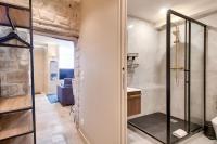 Kúpeľňa v ubytovaní Cozy apartement heart historic Paris