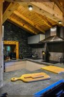 Kuchnia lub aneks kuchenny w obiekcie Chalet de luxe sur les pistes - 5 chambres