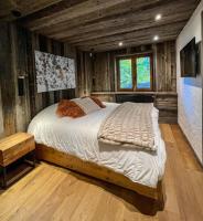 Łóżko lub łóżka w pokoju w obiekcie Chalet de luxe sur les pistes - 5 chambres