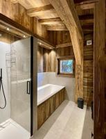 Łazienka w obiekcie Chalet de luxe sur les pistes - 5 chambres