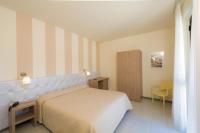 A bed or beds in a room at Hotel Gemma Del Mare