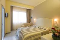 A bed or beds in a room at Hotel Gemma Del Mare