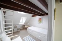 Posteľ alebo postele v izbe v ubytovaní Apt with mezzanine in the heart of Vannes