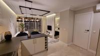 Televízia a/alebo spoločenská miestnosť v ubytovaní Apartament Bulwary Oświęcim