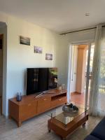 Televízia a/alebo spoločenská miestnosť v ubytovaní Apartamento residencial en Les Cases D'Alcanar