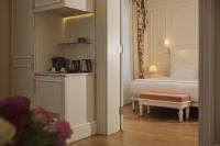Kuchyň nebo kuchyňský kout v ubytování Corinne Art & Boutique Hotel