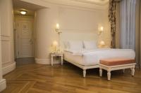 Postel nebo postele na pokoji v ubytování Corinne Art & Boutique Hotel