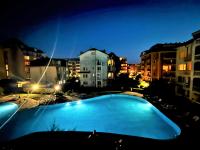 Bazén v ubytování Bravo 5 Holiday Home nebo v jeho okolí