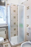 A bathroom at M224 - Marcelli, trilocale con giardino a 150mt dal mare