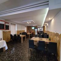 Foto dalla galleria di KOMPLEX -Rendezvénytermek-Panzió-Apartman-Irodák- a Mátészalka