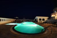 Bazén v ubytování Villa Kavallaris & Apartments nebo v jeho okolí