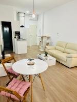 Posedenie v ubytovaní Coqueto apartamento céntrico con piscina