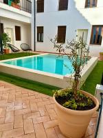 Bazén v ubytovaní Coqueto apartamento céntrico con piscina alebo v jeho blízkosti