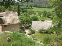 an aerial view of a garden with houses and trees at Bastide la Fondue in Allemagne-en-Provence