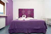 Guest House Emily Suites Sorrentoにあるベッド