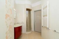 Guest House Emily Suites Sorrentoにあるバスルーム
