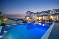 Bazén v ubytovaní Crikvenica Apartment 18 alebo v jeho blízkosti