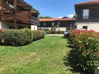 Vonkajšia záhrada v ubytovaní Bel appartement T3 dans résidence 3* à 50 m du lac