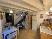 Kuchnia lub aneks kuchenny w obiekcie Duplex Atelier / coeur de Lourmarin