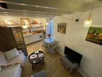 Kuchnia lub aneks kuchenny w obiekcie Duplex Atelier / coeur de Lourmarin