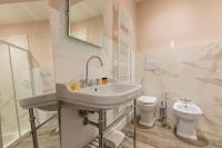 A bathroom at Fiesolana Elegant