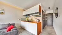 Kuchyňa alebo kuchynka v ubytovaní Apartamenty Sun & Snow Sanatoryjna - blisko plaży