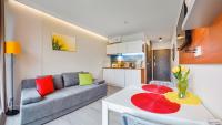 Kuchyňa alebo kuchynka v ubytovaní Apartamenty Sun & Snow Sanatoryjna - blisko plaży