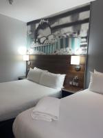 Heeton Concept Hotel - City Centre Liverpoolにあるベッド