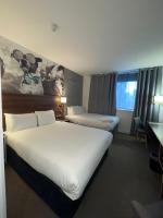 Heeton Concept Hotel - City Centre Liverpoolにあるベッド