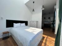 Posteľ alebo postele v izbe v ubytovaní Loft Premium Apartments