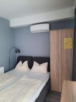 Łóżko lub łóżka w pokoju w obiekcie Silver Lelle Apartman Balatonlelle