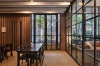 Un lugar para sentarse en The Island Blue Hotel