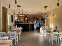 Lounge nebo bar v ubytování SuliCamp Kompleks Wypoczynkowy