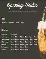 un menù con un bicchiere di birra e un elenco delle stesse di Nidd Way Holiday Let a Knaresborough