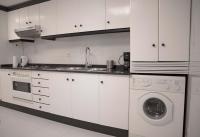 Kuchyňa alebo kuchynka v ubytovaní Apartamento en Sigüeiro Rúa do Tambre