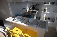 Kuchyňa alebo kuchynka v ubytovaní Cosy Studio
