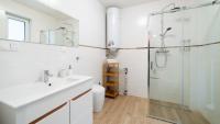 Kúpeľňa v ubytovaní Apartamenty EverySky - Dom Reymonta 9